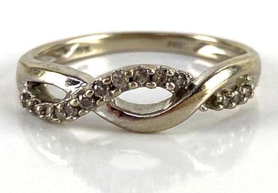 10K White Gold Diamond Ring