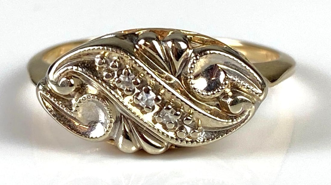 14K Gold Diamond Filagree Ring: Total weight 3.0g, Size 8.