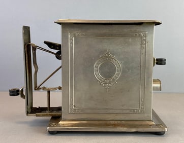 Antique Universal E-9422 Electric Toaster