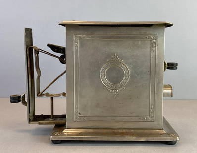 Antique Universal E-9422 Electric Toaster: Untested, Includes original General Electric power cord, label on base, measures 8 x 9 1/2 x 5 inches