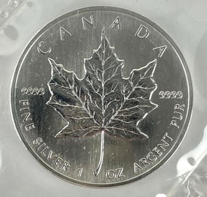1990 Royal Canadian Mint Canada Maple Leaf $5 1 oz .999 Fine Silver Coin