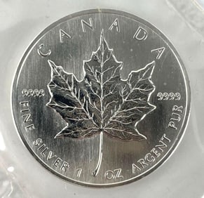1990 Royal Canadian Mint Canada Maple Leaf $5 1 oz .999 Fine Silver Coin