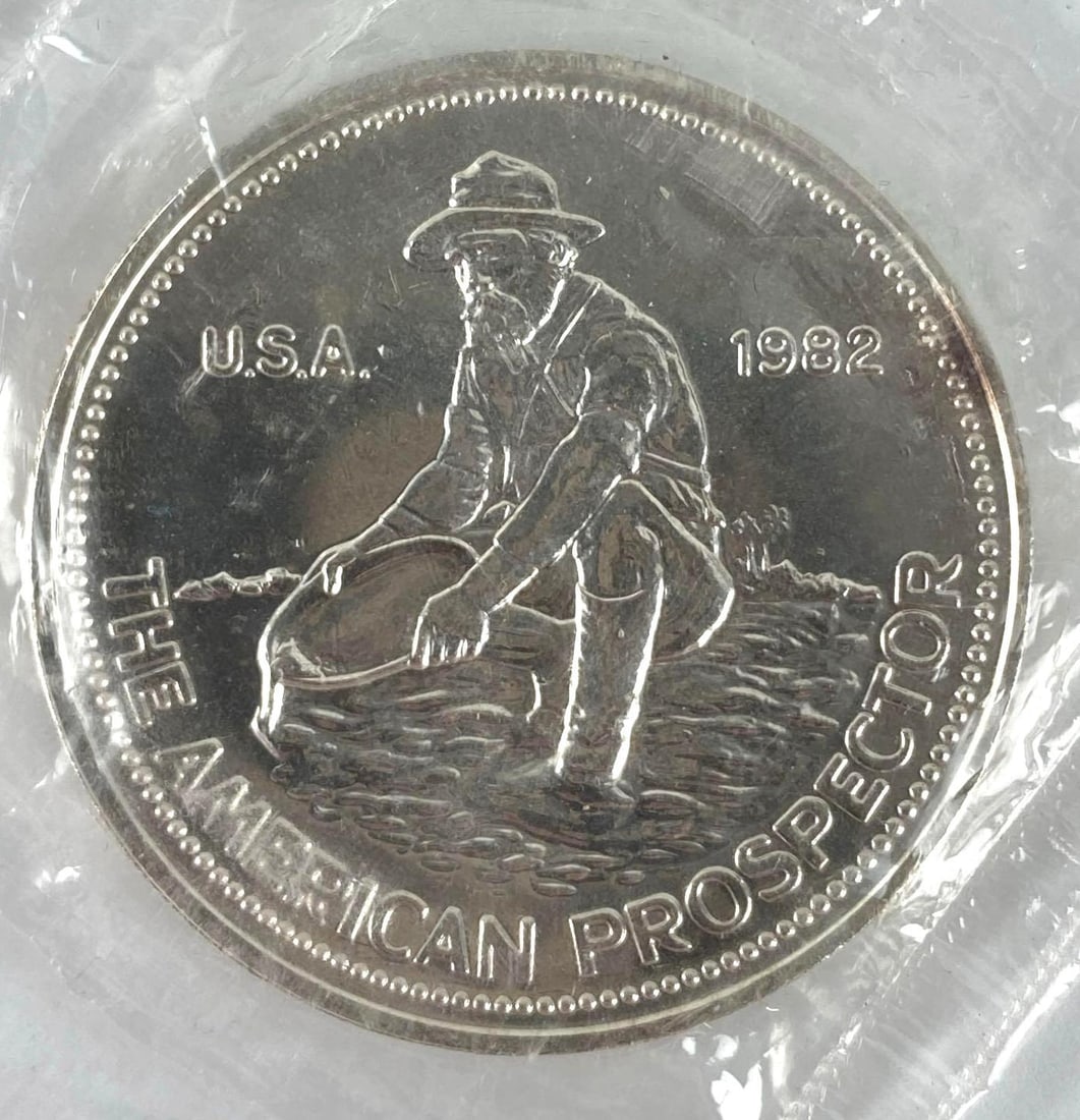1982 Engelhard The American Prospector 1 oz .999 Fine Silver Round (1 of 2)