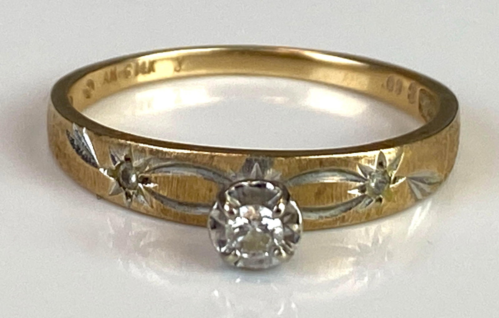 14K Yellow Gold Ring: size 7 1/2, total weight of 1.8 grams