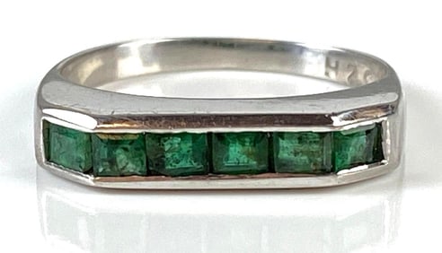 18K White Gold Emerald Ring