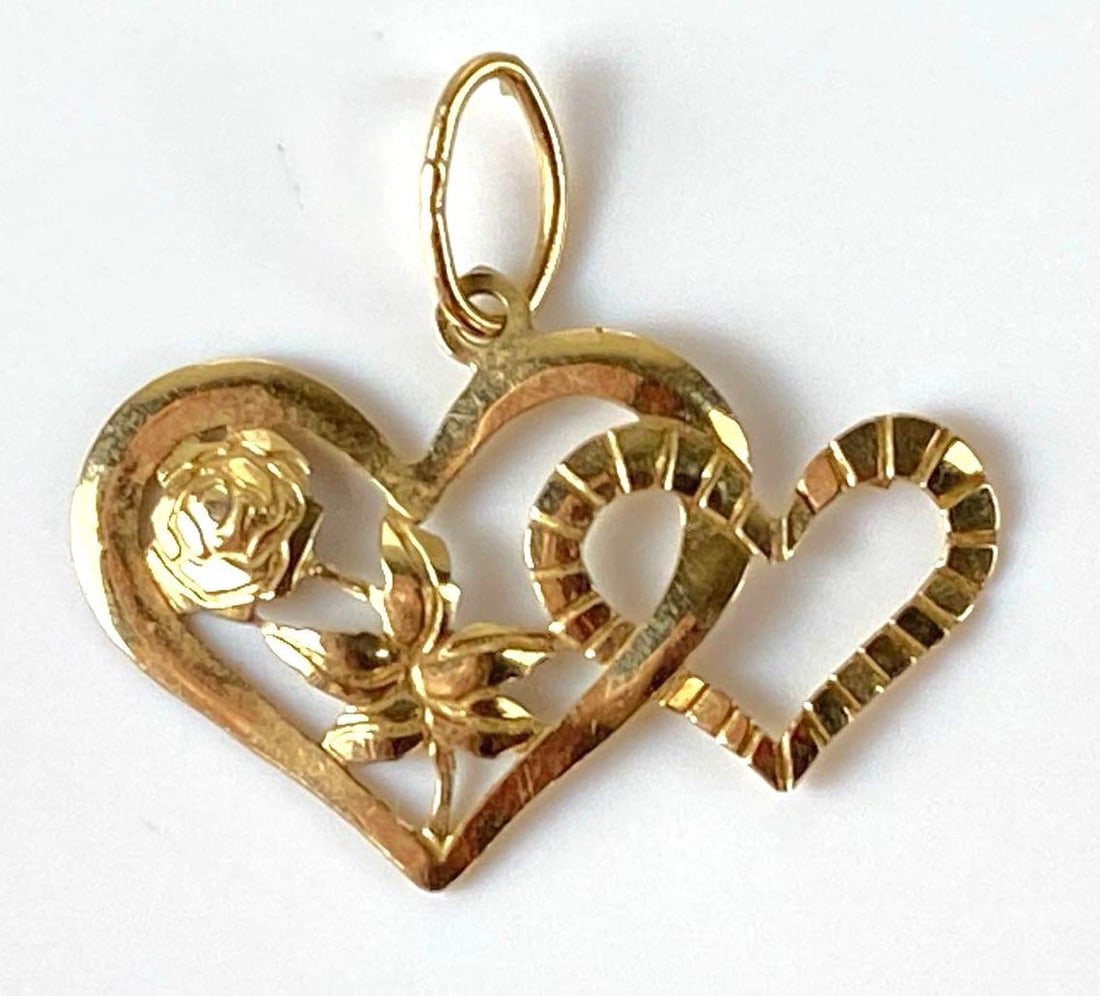 14K Gold Heart and Rose Pendant/Charm: Total weight 0.2g, Measures 1/2 inch long.