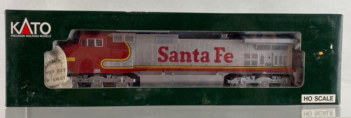 Kato 37-1208 Santa Fe Ho Scale Diesel Locomotive