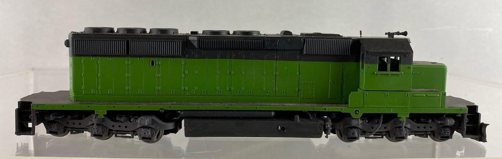 Burlington North Ho Scale Diesel Locomotive: Untested. Measures 2 1/4 x 9 x 1 1/4 inches.