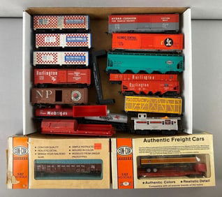 Group of 18 Assorted HO Scale Train Cars