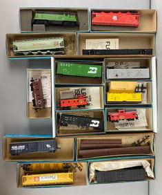 Group of 15 Athearn Ho Scale Locomotive Cars