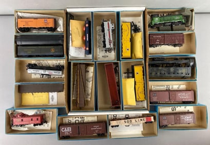 Group of 18 Assorted Athearn HO Scale Locomotive Cars