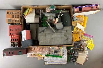 Group of Assorted HO Scale Train Items
