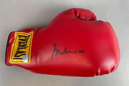 Muhammad Ali Signed Everlast Boxing Glove