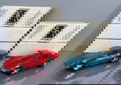 Group of 5 AMT Ertl 1970 Chevy Corvette LT-1 Dealership Promo Cars