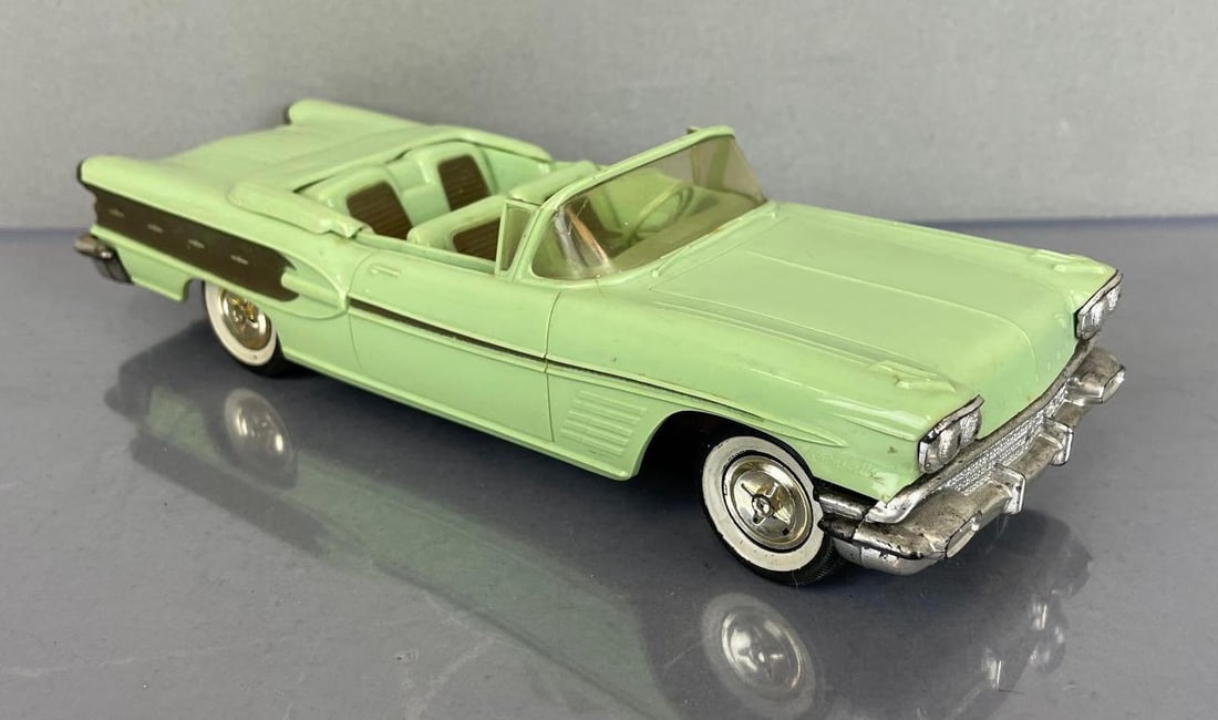 1958 Pontiac Bonneville Convertible Friction Dealership Promo Car (1 of 7)