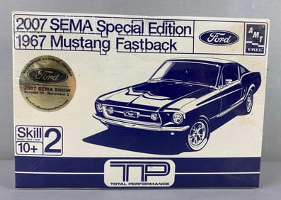 AMT ERTL 1967 Mustang Fastback Car Kit