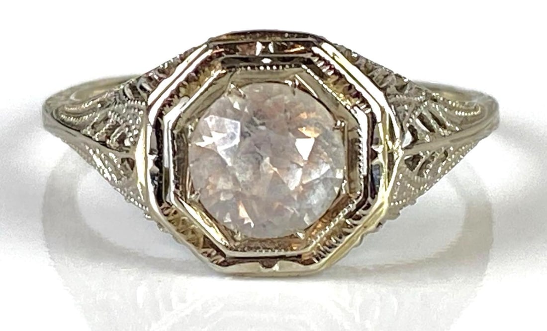 18K White Gold White Sapphire Filagree Ring: Total weight 2.0g, Size 6.
