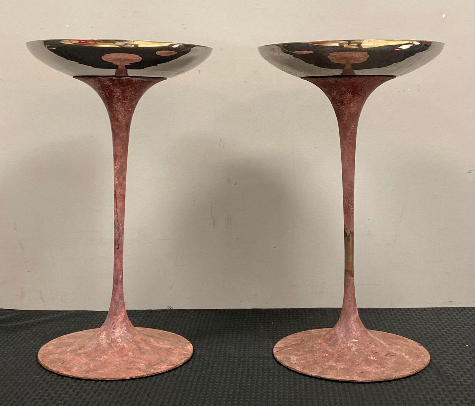 Group of 2 Vintage Knoll MCM Ashtrays (1 of 5)