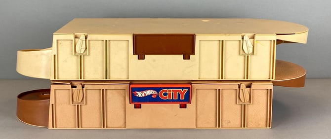 Groip of 2 Mattel Hot Wheels City Car Play Sets