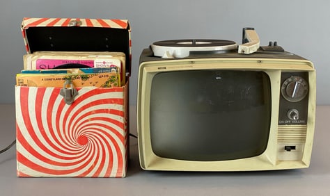 General Electric SS Radio Phono Viewer with Records