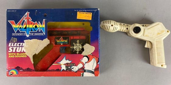 Group of 2 Laser Gun Toys
