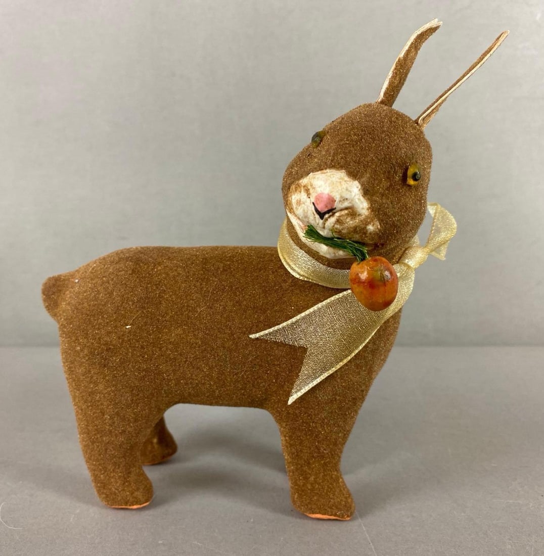 Vintage Bobble Head Felt Rabbit Easter Decor: Some felt has been worn off. Ears are splitting. Bobble head does not work. Measures 6 1/2 x 5 x 2 inches.