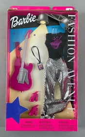 Mattel Fashion Fever Barbie Fashion Doll Fashion Avenue Clothing Set