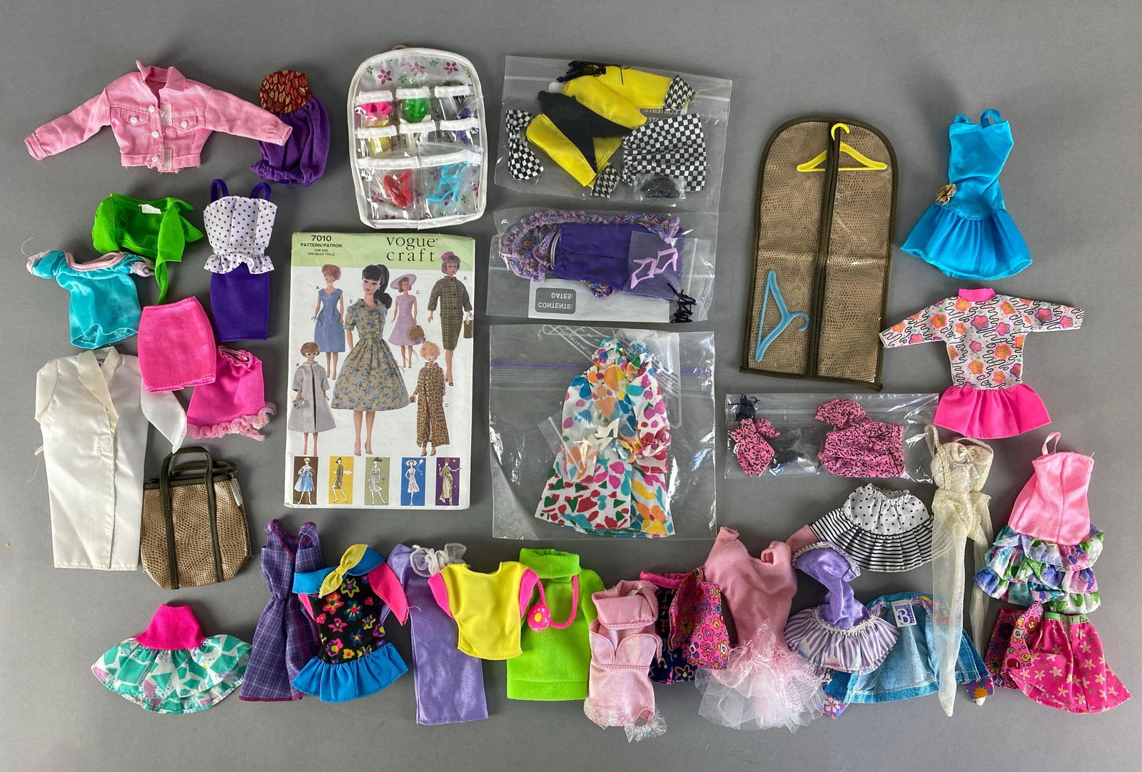 Group of 30+ 1980s - 1990s Mattel Barbie Purple Tag Fashion Doll Accessories: Includes pairs of shoes, garment bag, tote and more, all for 11 1/2 inch dolls