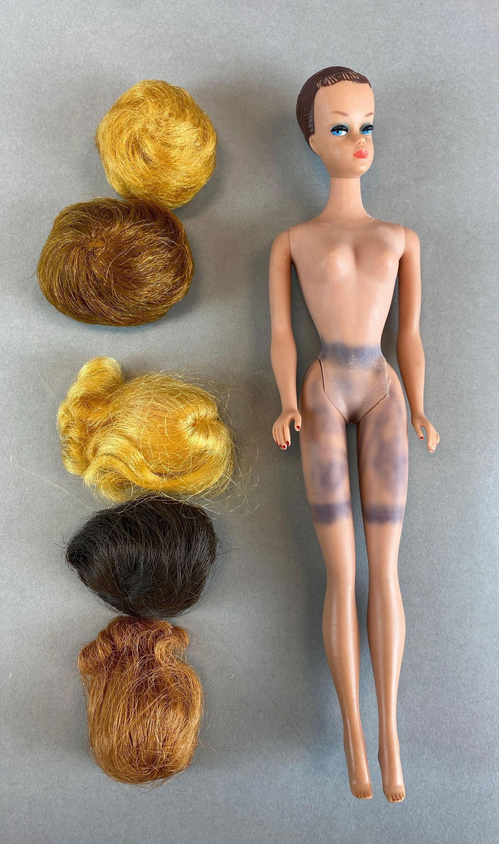 1958 Mattel Barbie Fashion Queen Fashion Doll: Includes 5 wigs, discoloration from waist to mid thigh, doll measures 11 1/2 inches tall