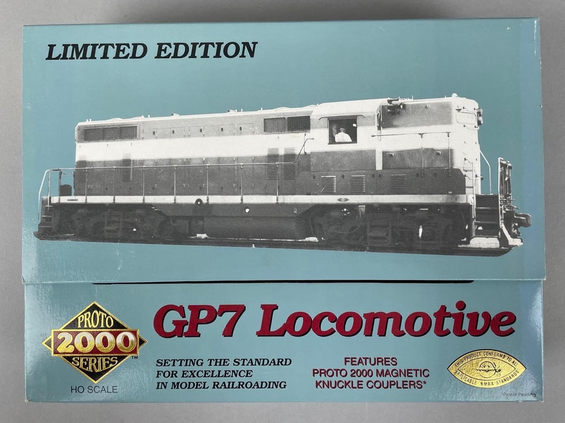 Proto Series 2000 HO Scale GP7 Burlington Locomotive (1 of 4)