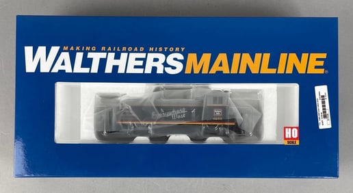 Walthers Mainline HO Scale EMD SW7 Burlington Locomotive