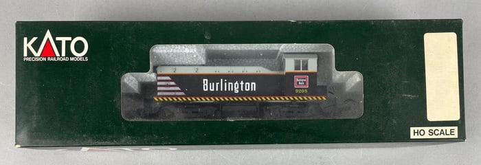 Kato HO Scale EMD NW2 Phase I CB&Q Locomotive