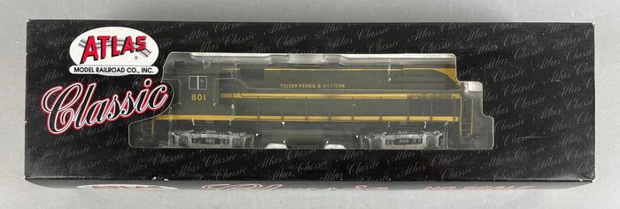 Atlas Classic HO Scale Alco C-425 Penn Central Locomotive