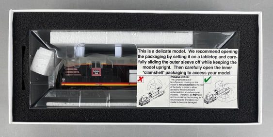 Genesis HO Scale GP7 CB&Q Locomotive