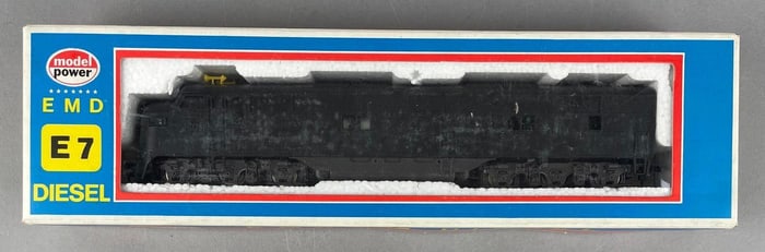 Model Power HO Scale EMD E7 Diesel Locomotive