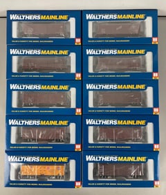 Group of Walthers Mainline HO Scale Freight Train Boxcars