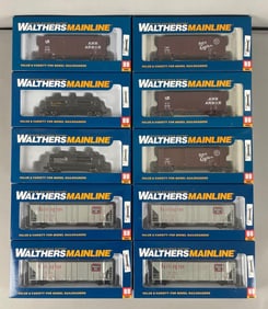 Group of Walthers Mainline HO Scale Freight Train Cars