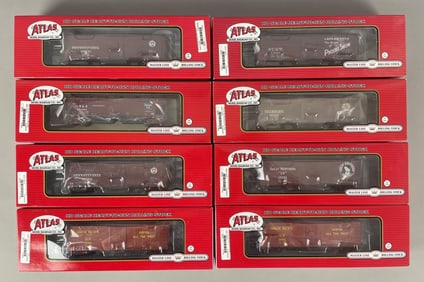 Group of Atlas HO Scale Train Cars