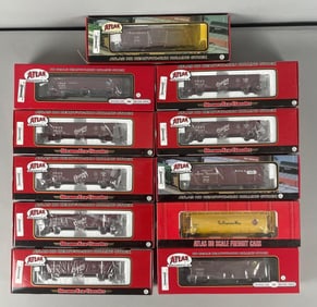 Group of Atlas HO Scale Train Cars