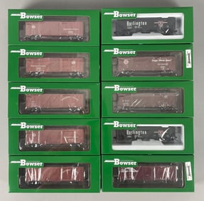 Group of Bowser HO Scale Train Cars