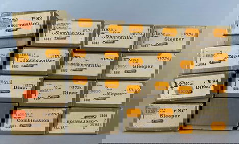 Group of Roundhouse HO Scale Pullman Passenger Train Cars