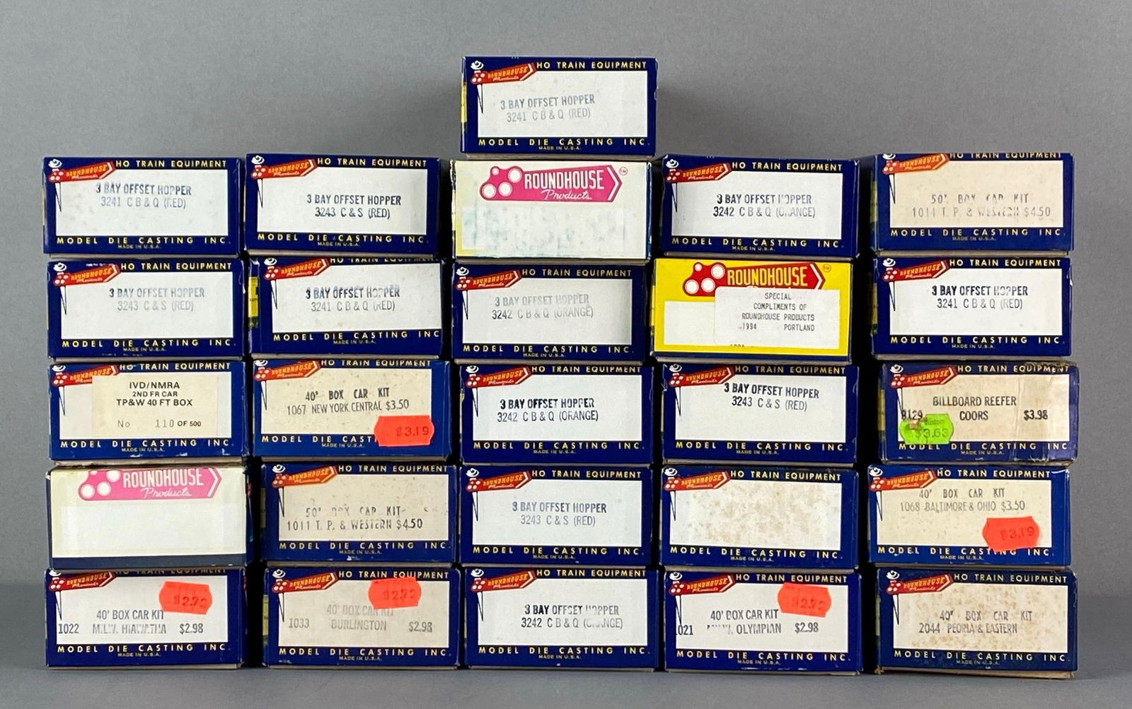 Group of Roundhouse Products HO Scale Model Train Car Kits (1 of 2)