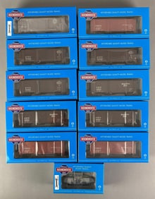 Group of Athearn Roundhouse HO Scale Train Box Cars