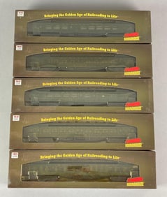Group of Roundhouse HO Scale CB and W Train Cars
