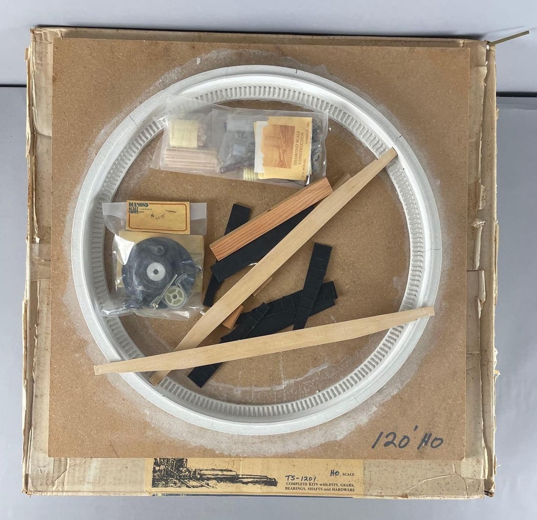 Diamond Scale Construction HO Scale Girder Turntable Kit (1 of 3)