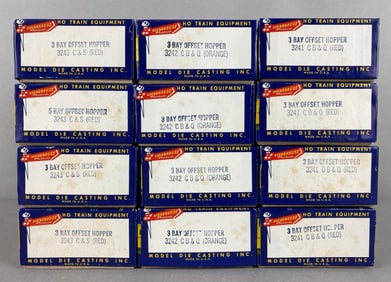 Group of 12 Assorted Roundhouse Products HO Scale Offset Hoppers