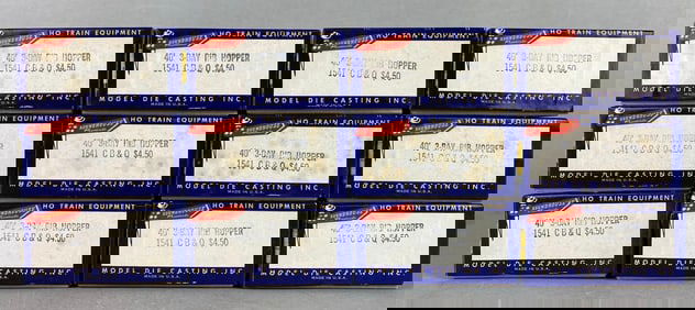 Group of 12 Roundhouse Products HO Scale CB and Q Rib Hoppers