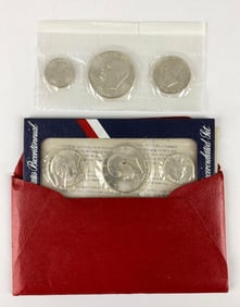 Group of 2 US Bicentennial Silver UNC Sets