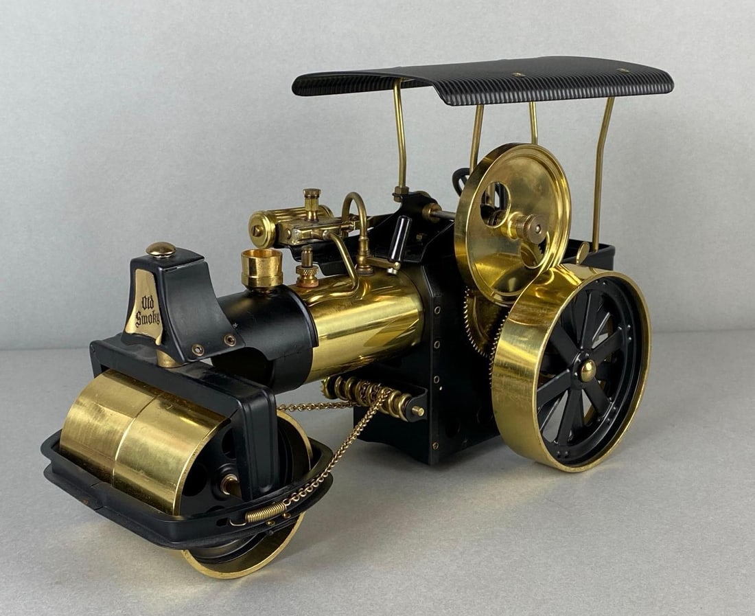 Wilesco Old Smokey Working Brass Model Steam Roller (1 of 8)