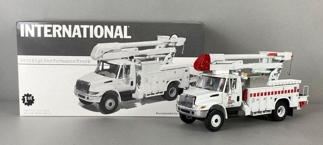 First Gear International 4400 High Performance Truck Die-Cast Vehicle